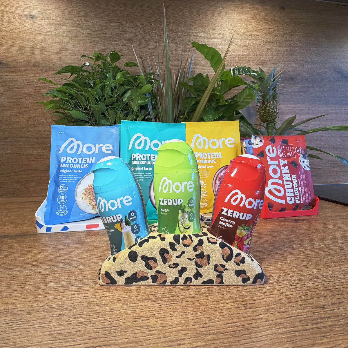 Sirup-Fächer 5er Leopard – 3D-gedruckter Ständer für Sirup-Fläschchen – Produktansicht 3