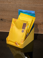 Sachet-Box offen in Lemon Yellow, gefüllt mit aufrecht stehenden Beuteln